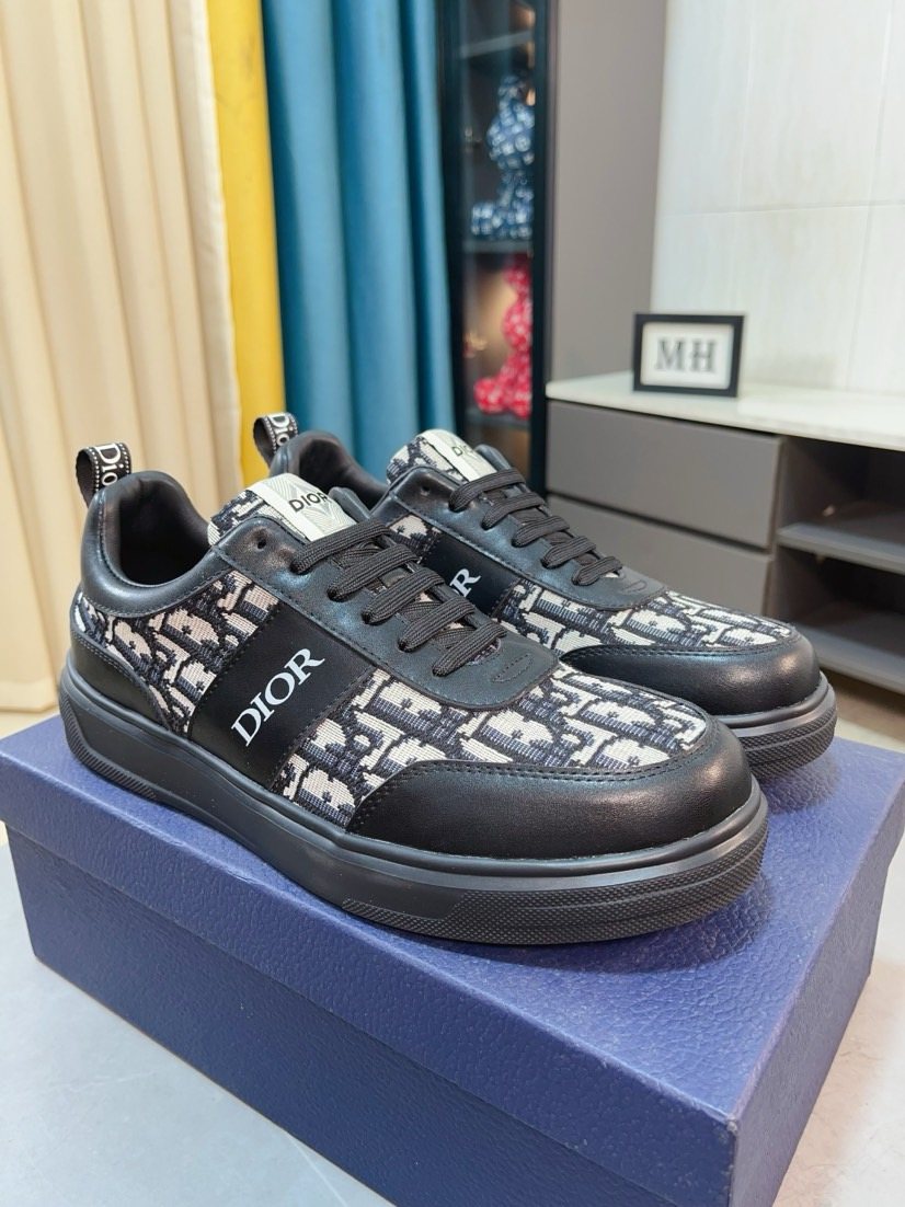 Dior Patterned Low-Top Sneakers — model