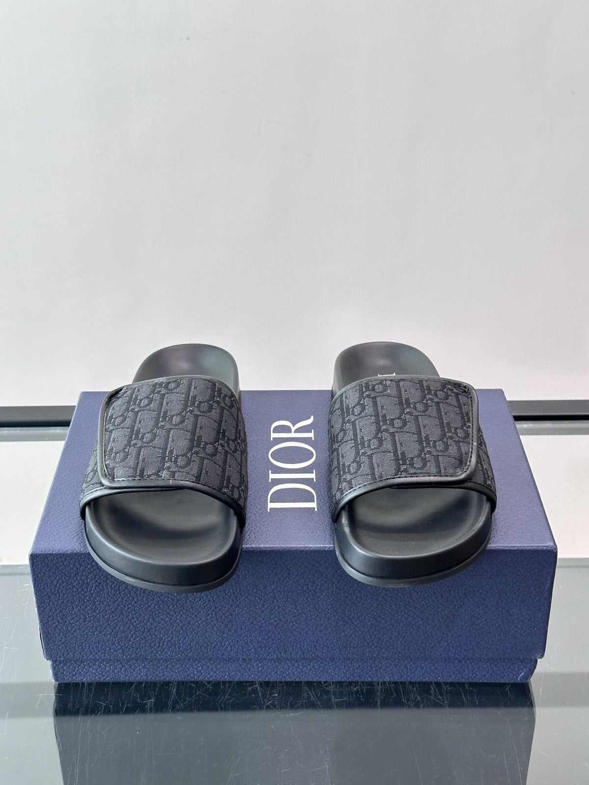微商相册测试鞋子-Dior Patterned Strap Slide Sandals — front