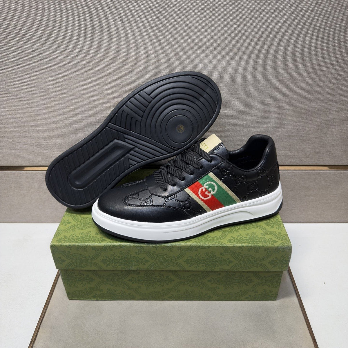 Gucci Green-Red Stripe Low-Top Sneakers — back