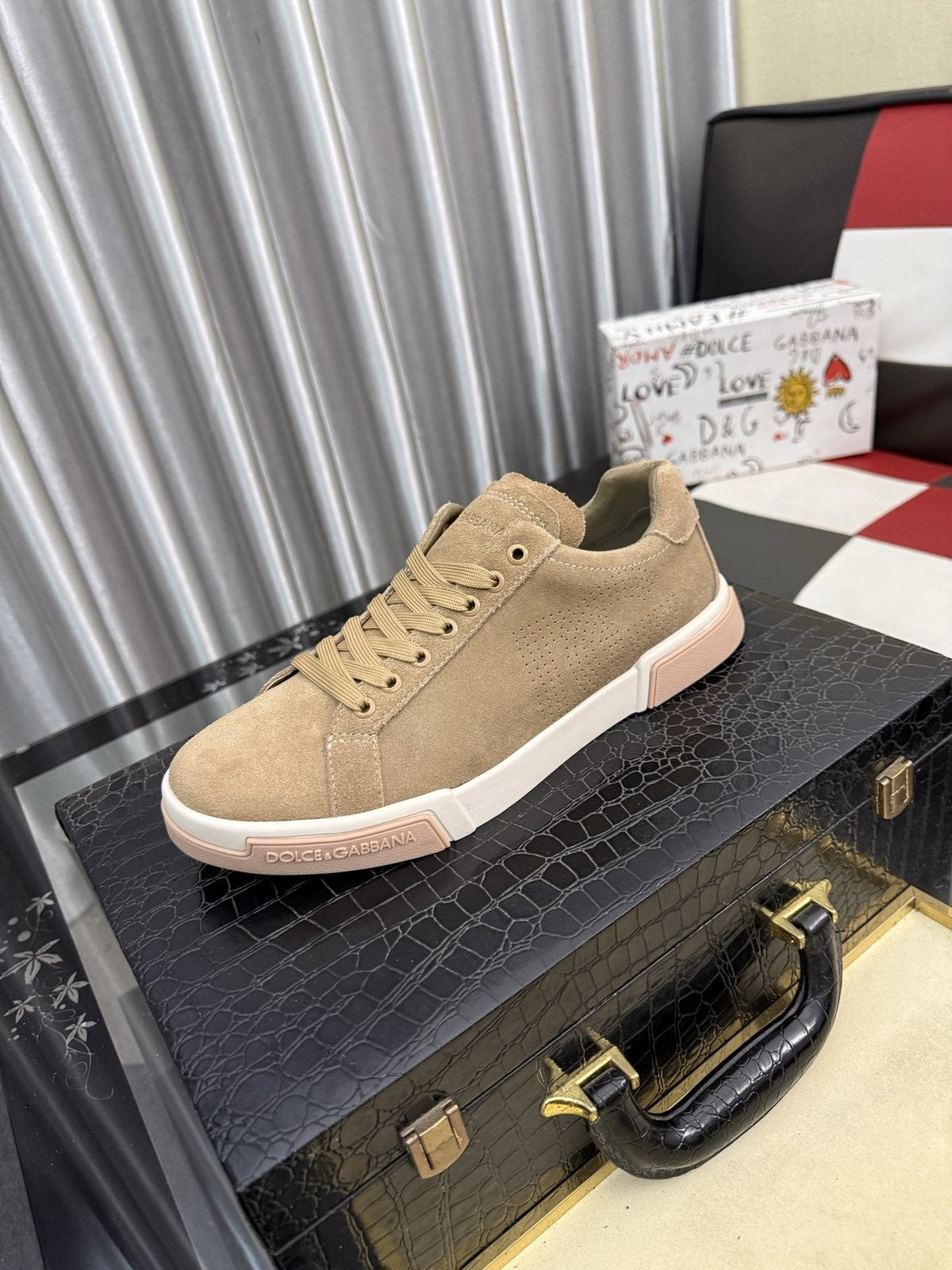Dolce & Gabbana Low-Top Lace-Up Sneakers — front