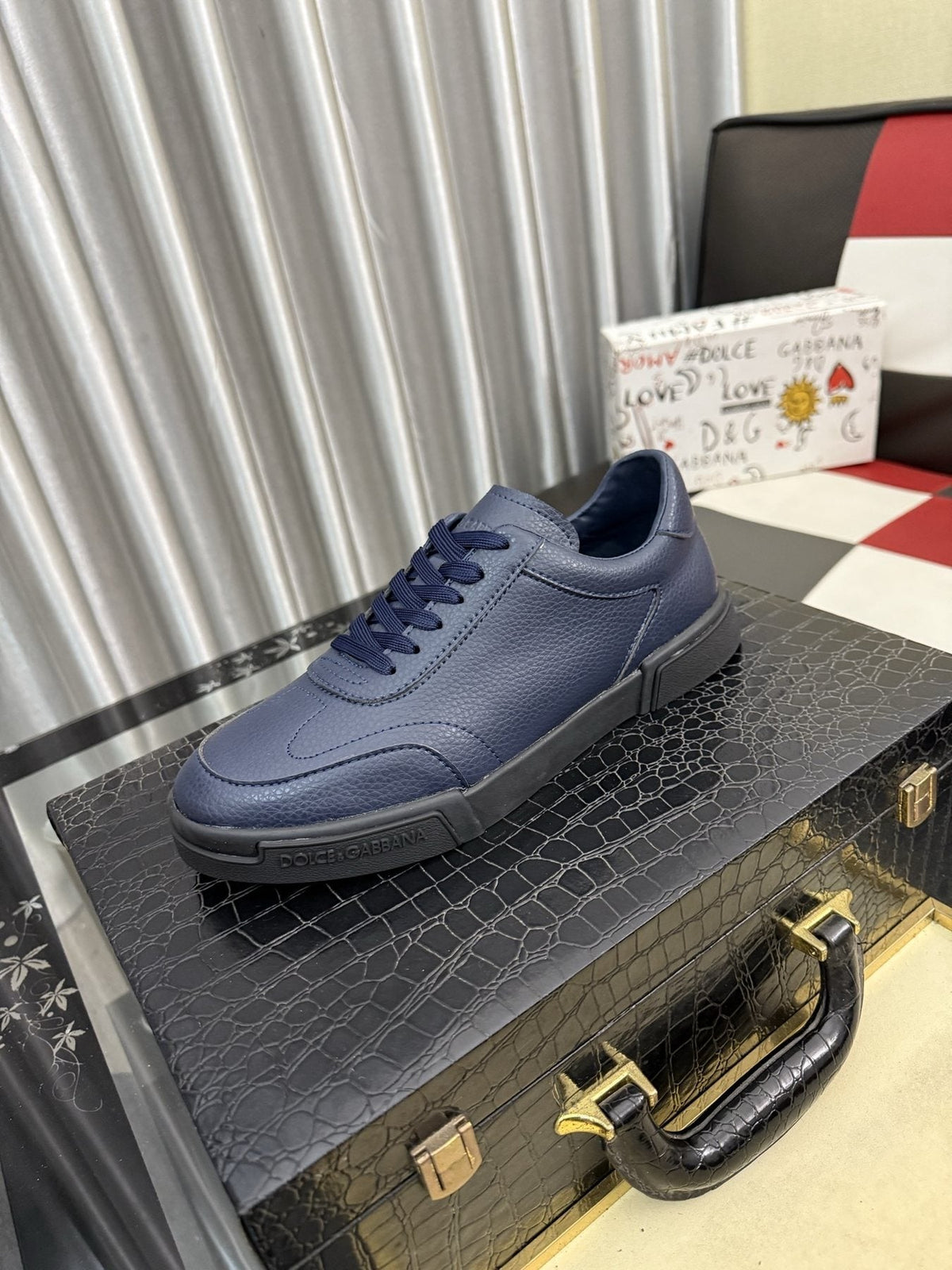 Dolce & Gabbana Low-Top Lace-Up Sneakers — front