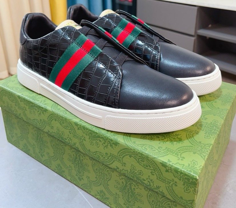 Gucci Men's Stripe Low-Top Sneakers — hero