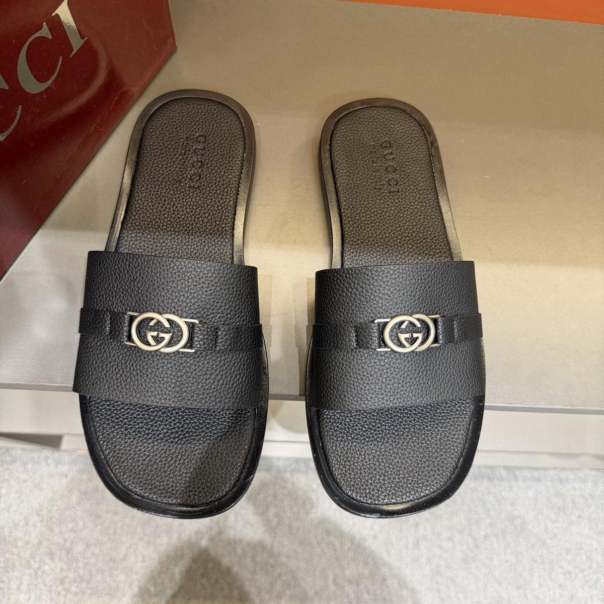 Gucci Navy Textured Slide Sandals — front
