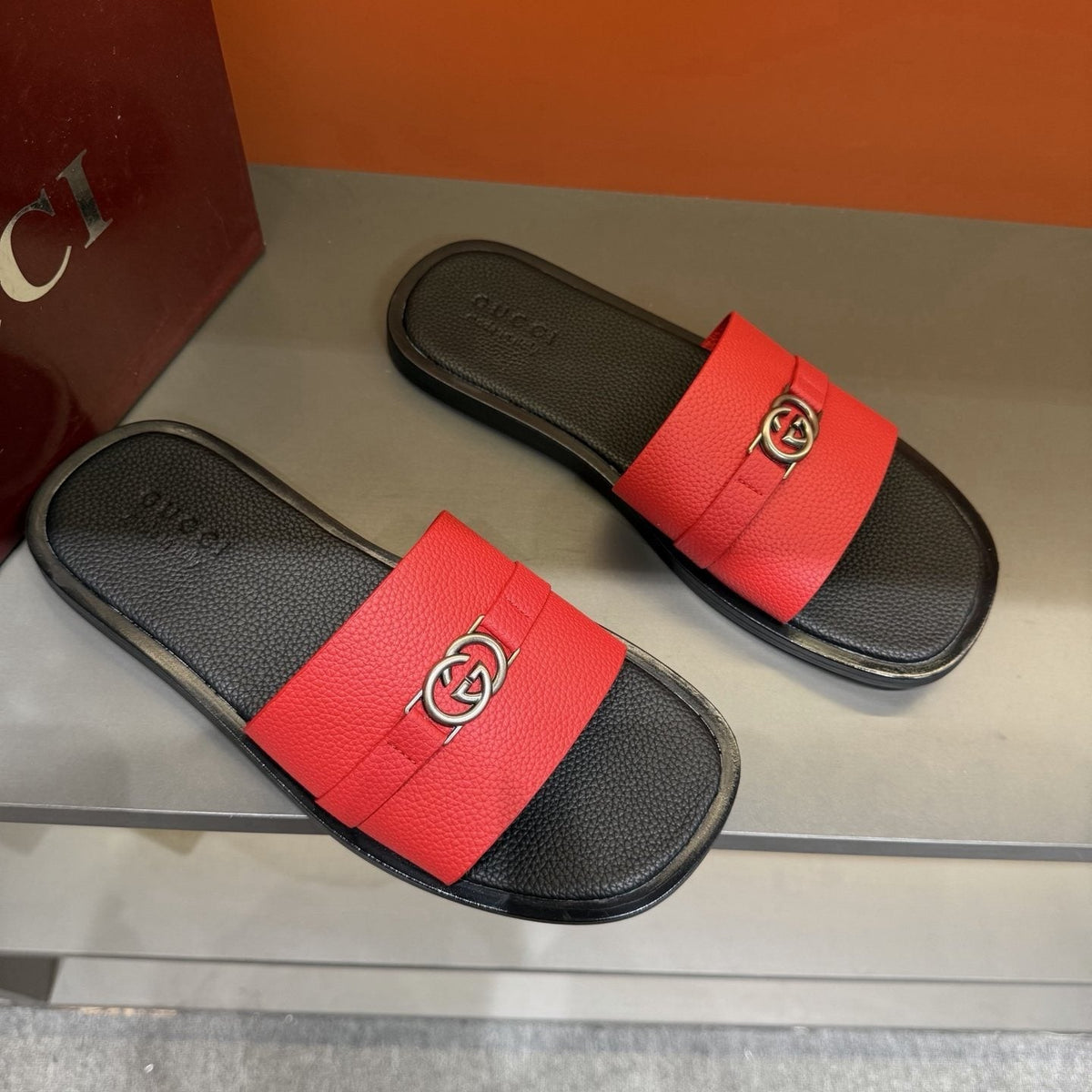 Gucci Navy Textured Slide Sandals — front