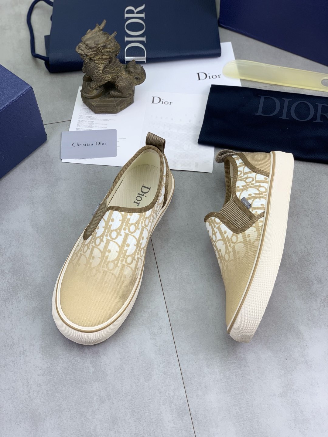 微商相册测试鞋子-Dior Patterned Canvas Slip-On Shoes — front