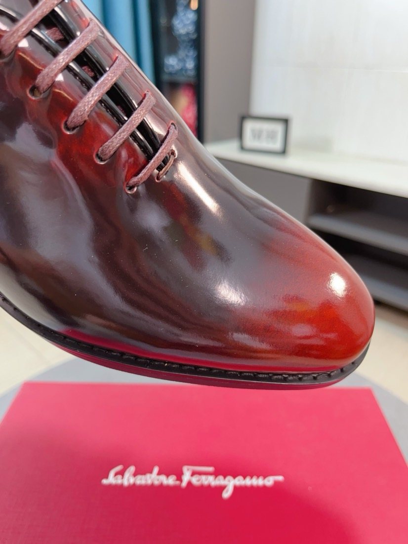 Ferragamo Plain-Toe Leather Lace-Up Dress Shoes — detail