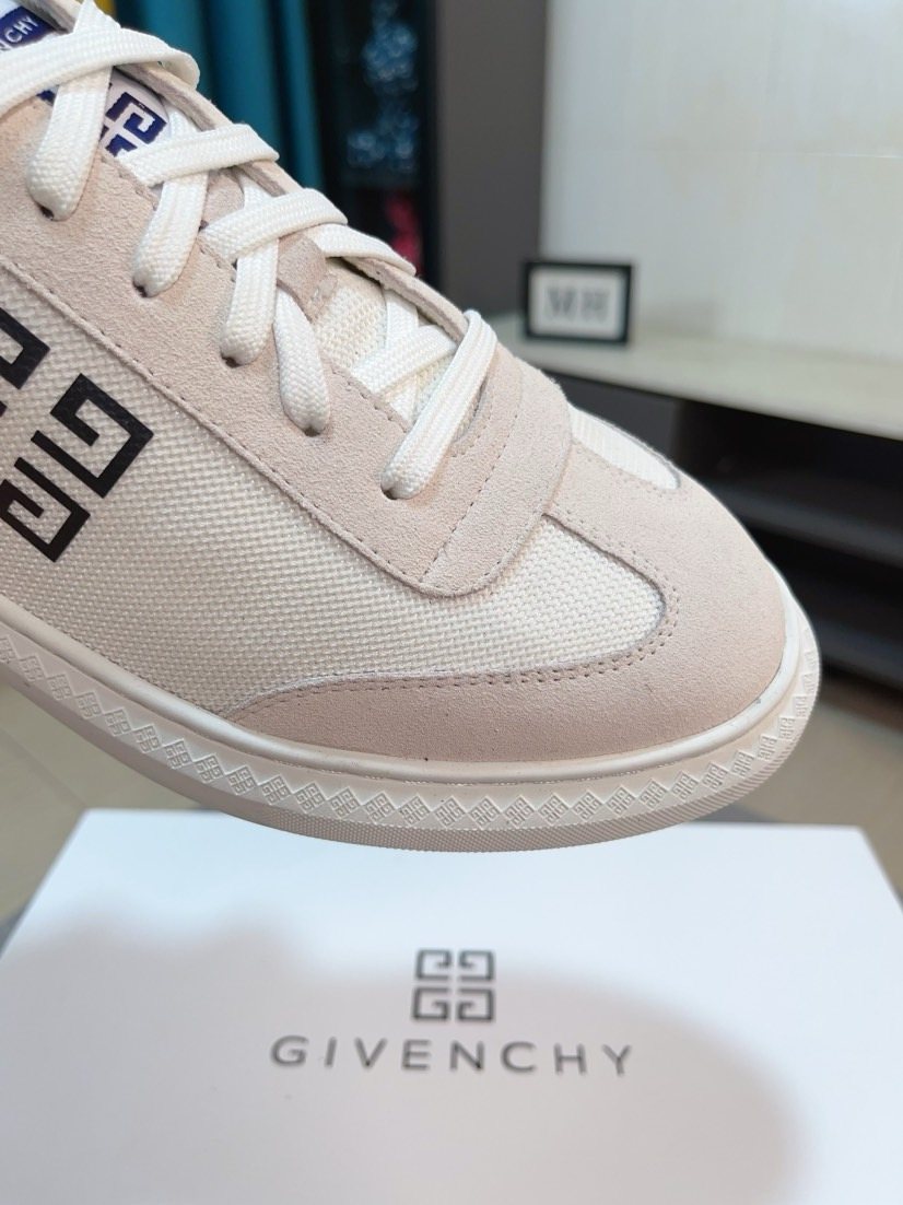 Givenchy Contrast Panel Low-Top Sneakers — detail