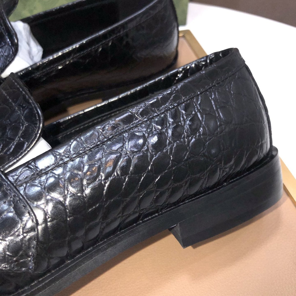 Gucci Black Textured Loafers — detail