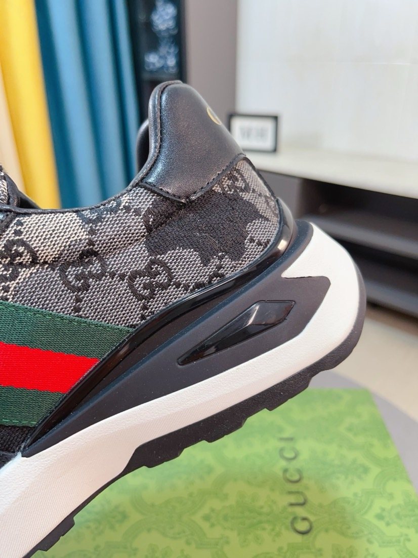 微商相册测试鞋子-Gucci Black and Beige Low-Top Sneakers — detail