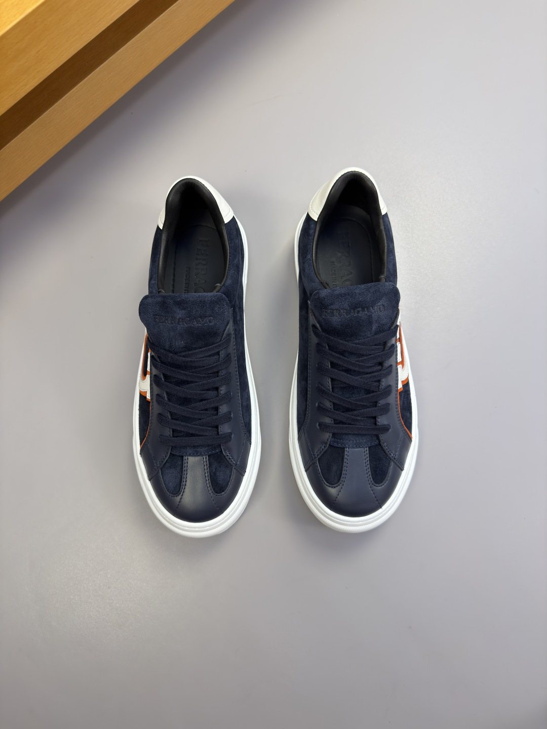 Ferragamo Contrast-Trim Low-Top Sneakers — front