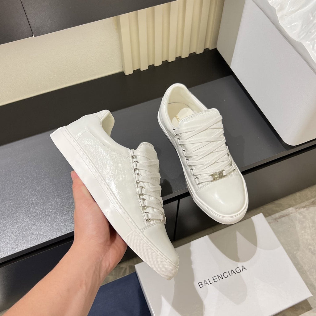 Balenciaga Metal-Bar Low-Top Sneakers — model