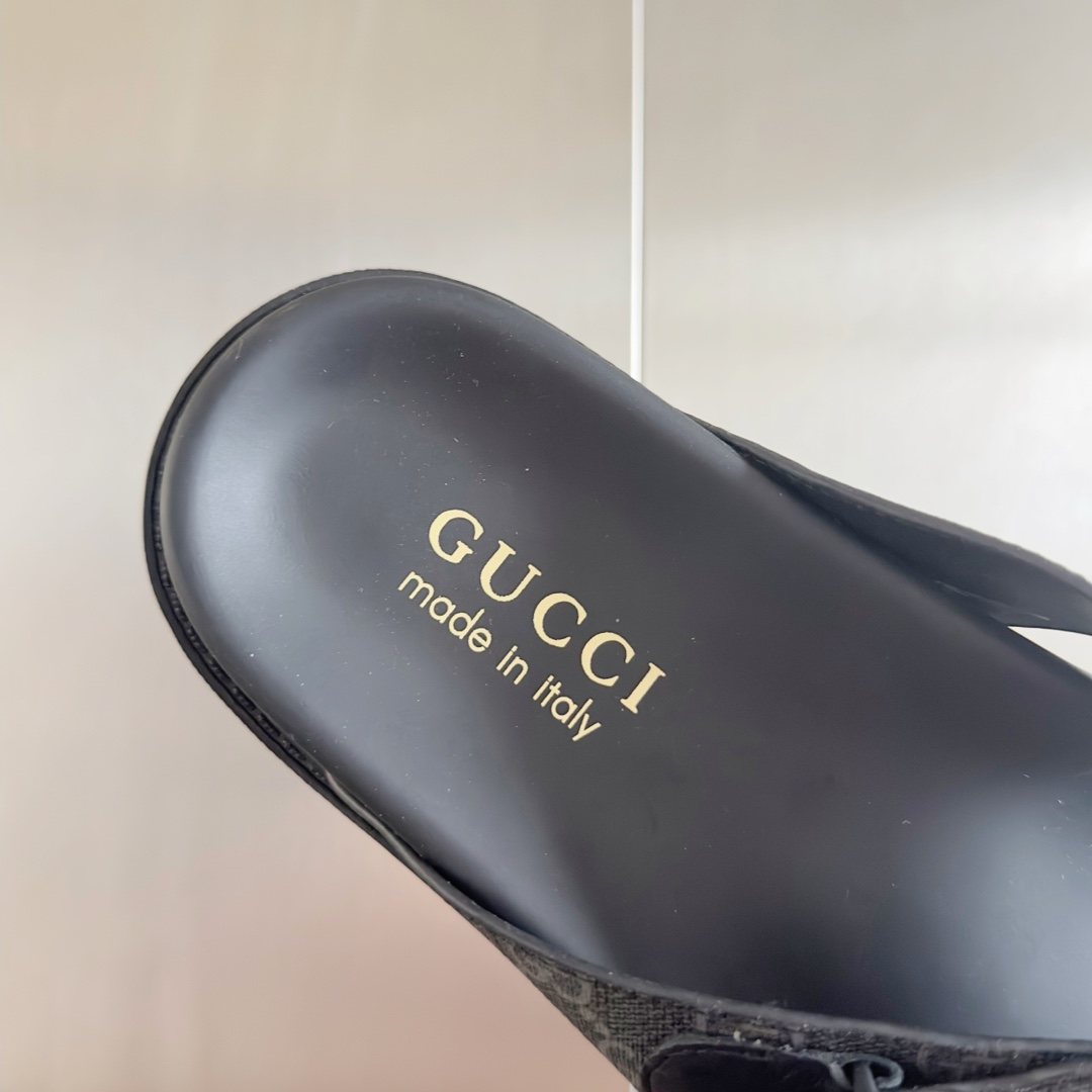 Gucci Black and Gray Monogram Toe-Post Sandals — detail