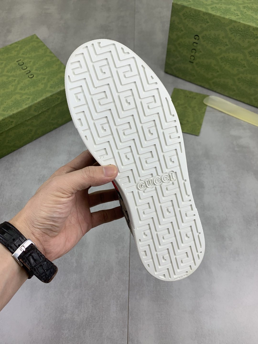 微商相册测试鞋子-Gucci Monogram Stripe Slip-On Sneakers — detail