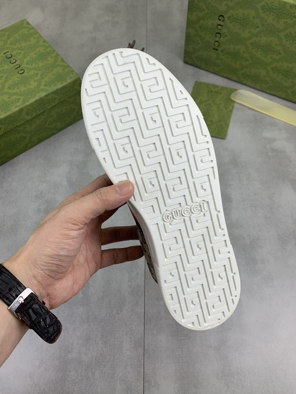 微商相册测试鞋子-Gucci Monogram Stripe Slip-On Sneakers — detail
