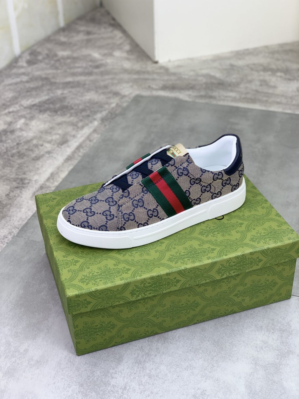 微商相册测试鞋子-Gucci Monogram Stripe Slip-On Sneakers — side