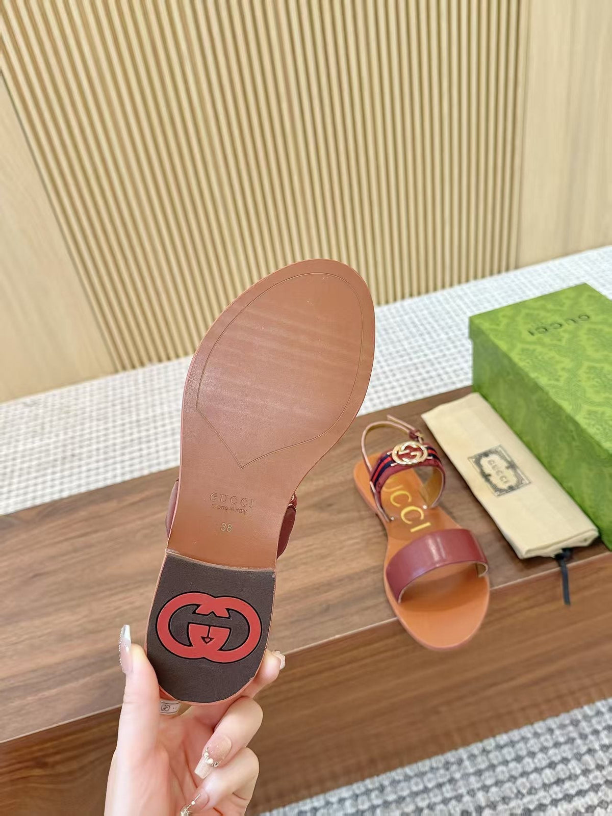 Gucci Logo Hardware Ankle-Strap Sandals — detail