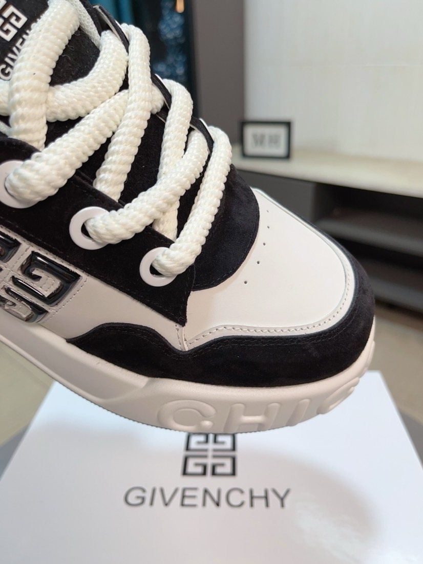 Givenchy Contrast-Panel Low-Top Sneakers — detail