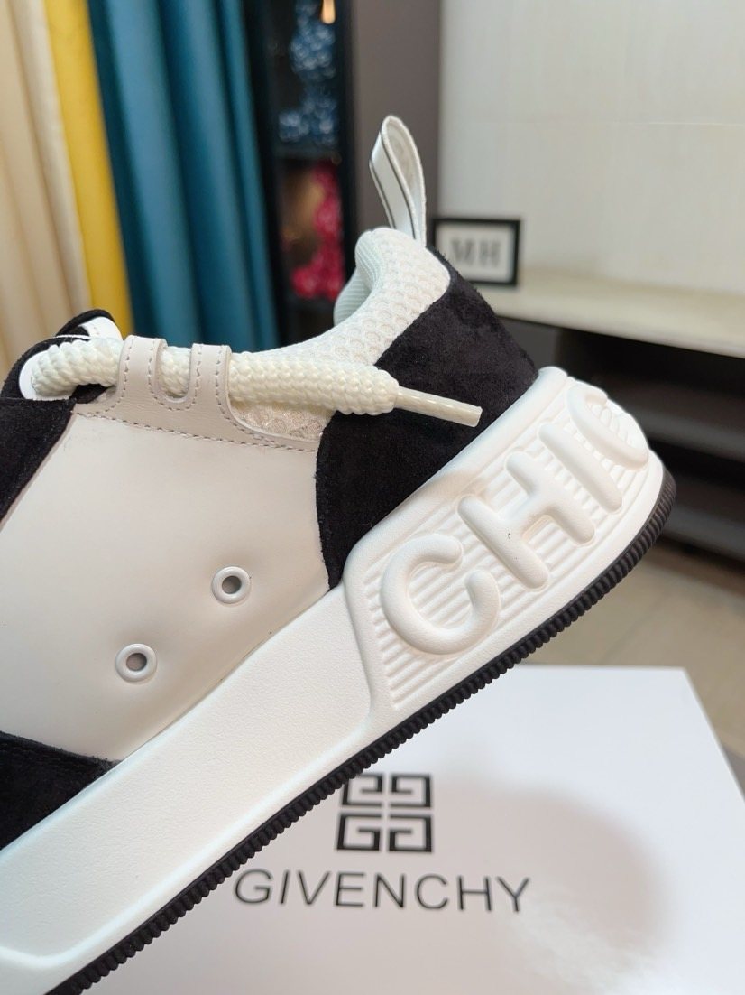 Givenchy Contrast-Panel Low-Top Sneakers — detail