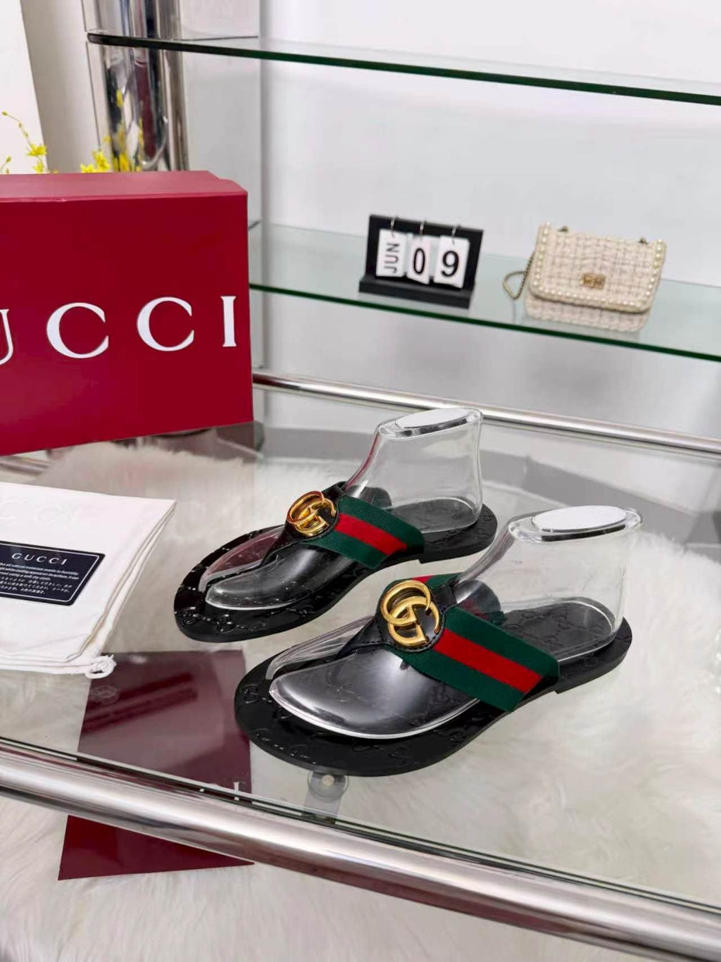Gucci Green-Red Strap Thong Sandals — hero