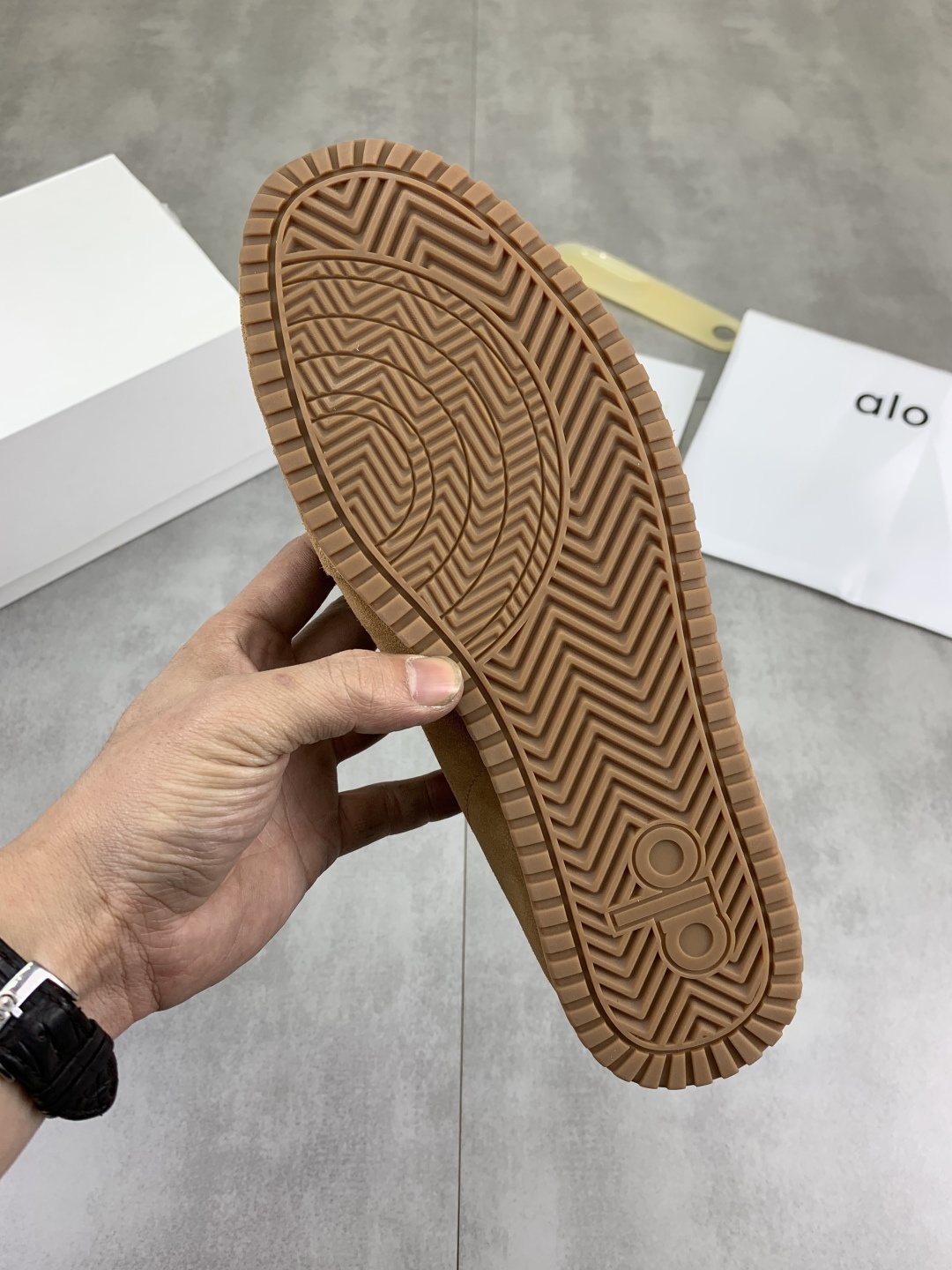 微商相册测试鞋子-Alo Gum Sole Low-Top Sneakers — back
