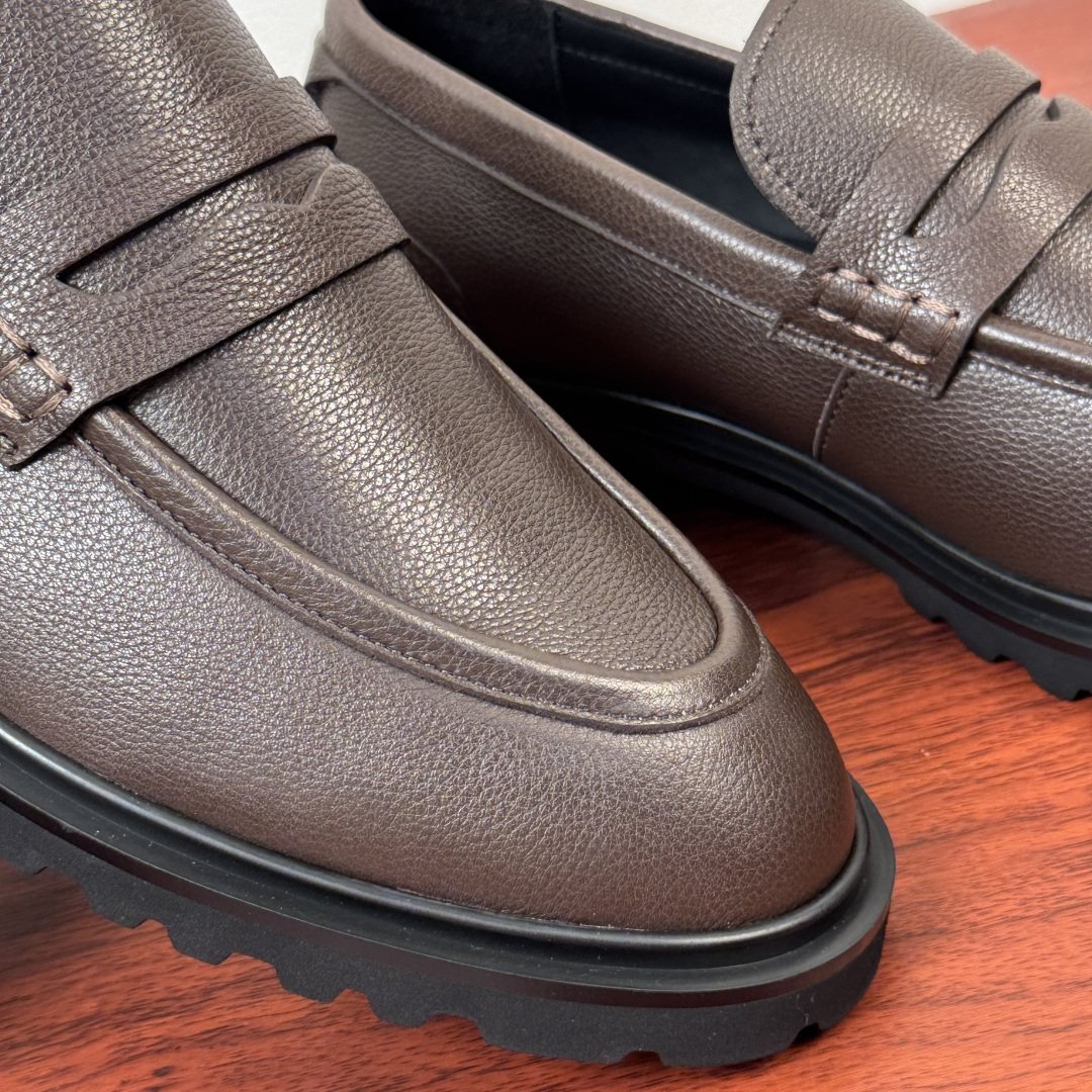 Dolce & Gabbana Lug Sole Loafers — detail