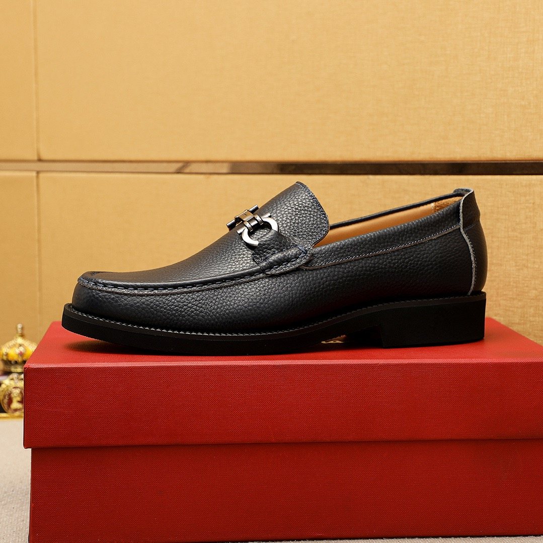 Ferragamo Black Pebble-Grain Bit Loafers — side