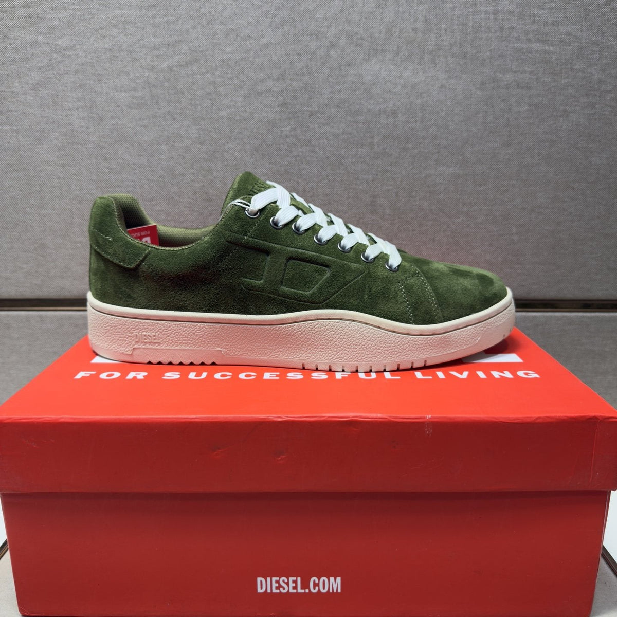 DIESEL Low-Top Lace-Up Sneakers — front