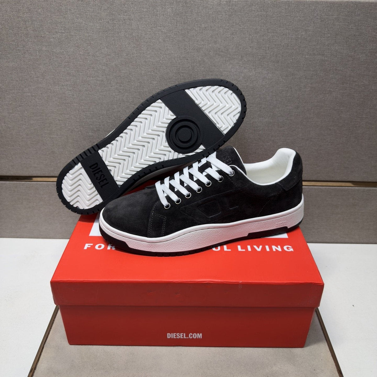 DIESEL Low-Top Lace-Up Sneakers — front