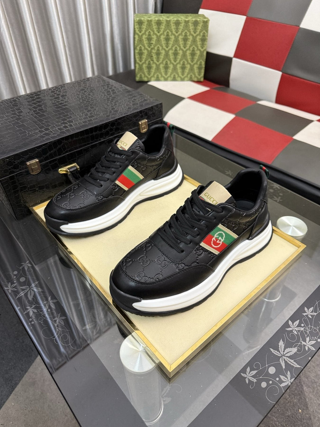 Gucci Green and Red Stripe Low-Top Sneakers — front