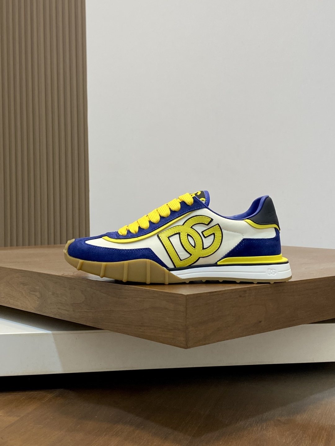 Dolce & Gabbana Low-Top Leather Sneakers — side