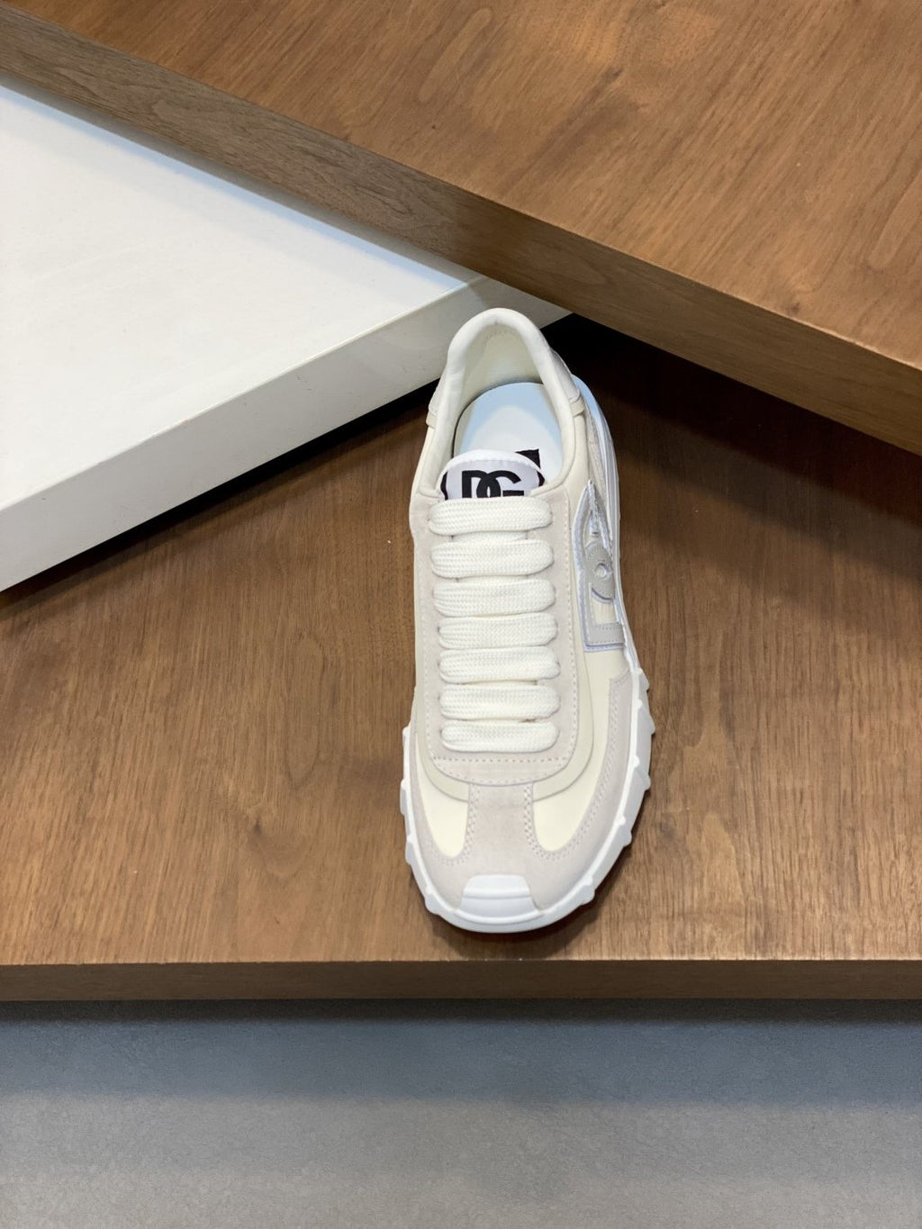 Dolce & Gabbana Low-Top Leather Sneakers — front