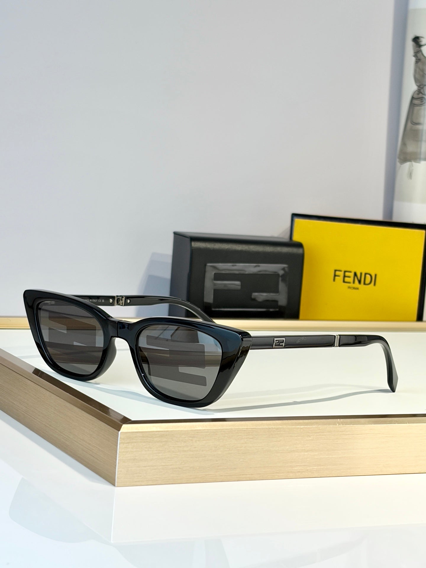 Fendi FE40089I Sunglasses